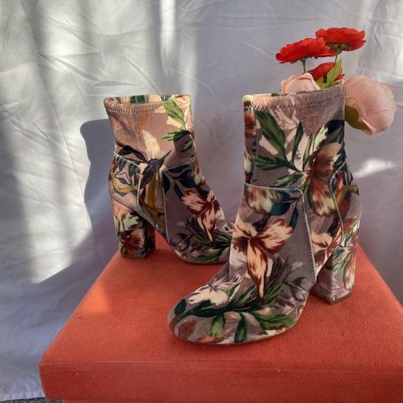 Nine West floral velvet bootie size 7 - Picture 7 of 7